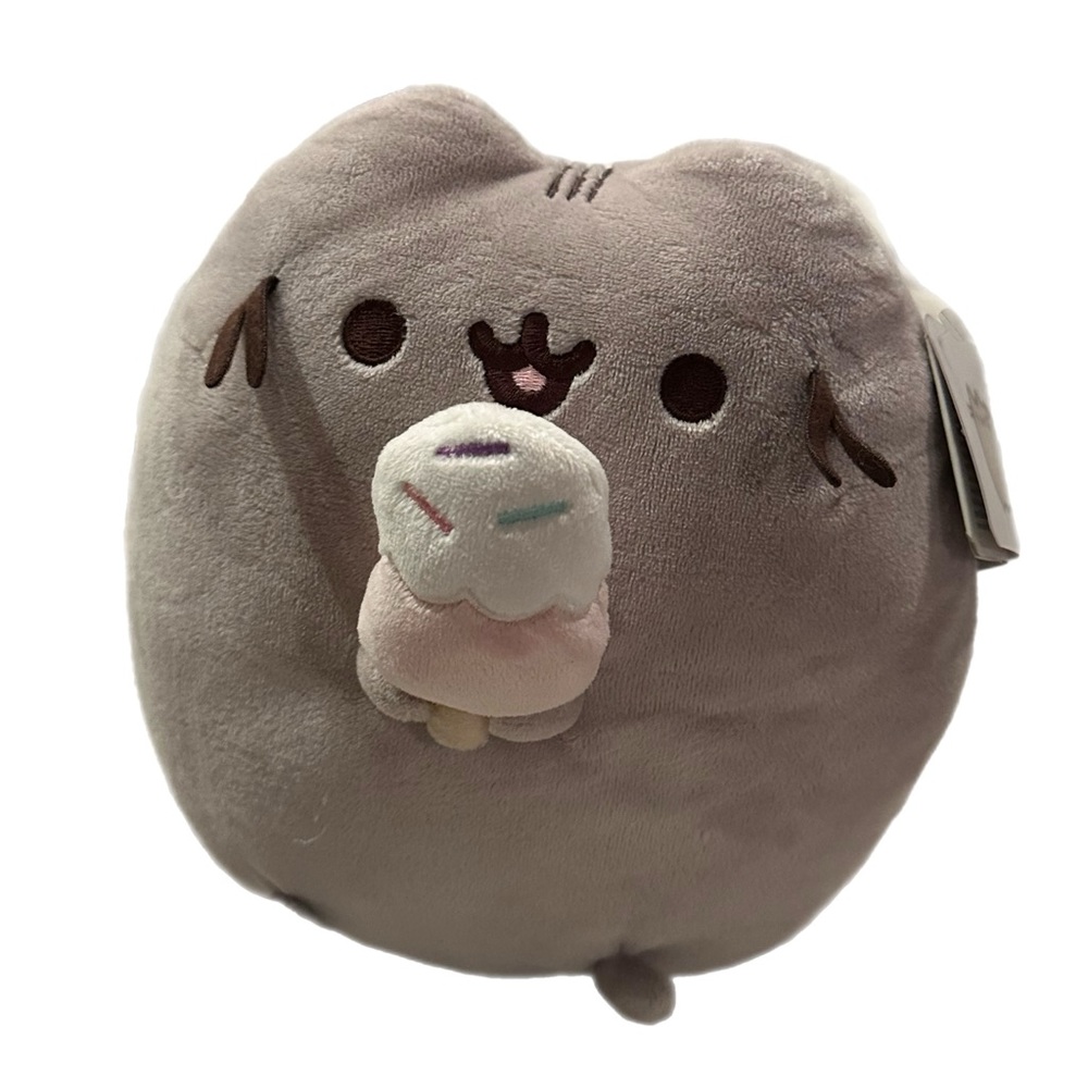 Pusheen‎ stuffed animal